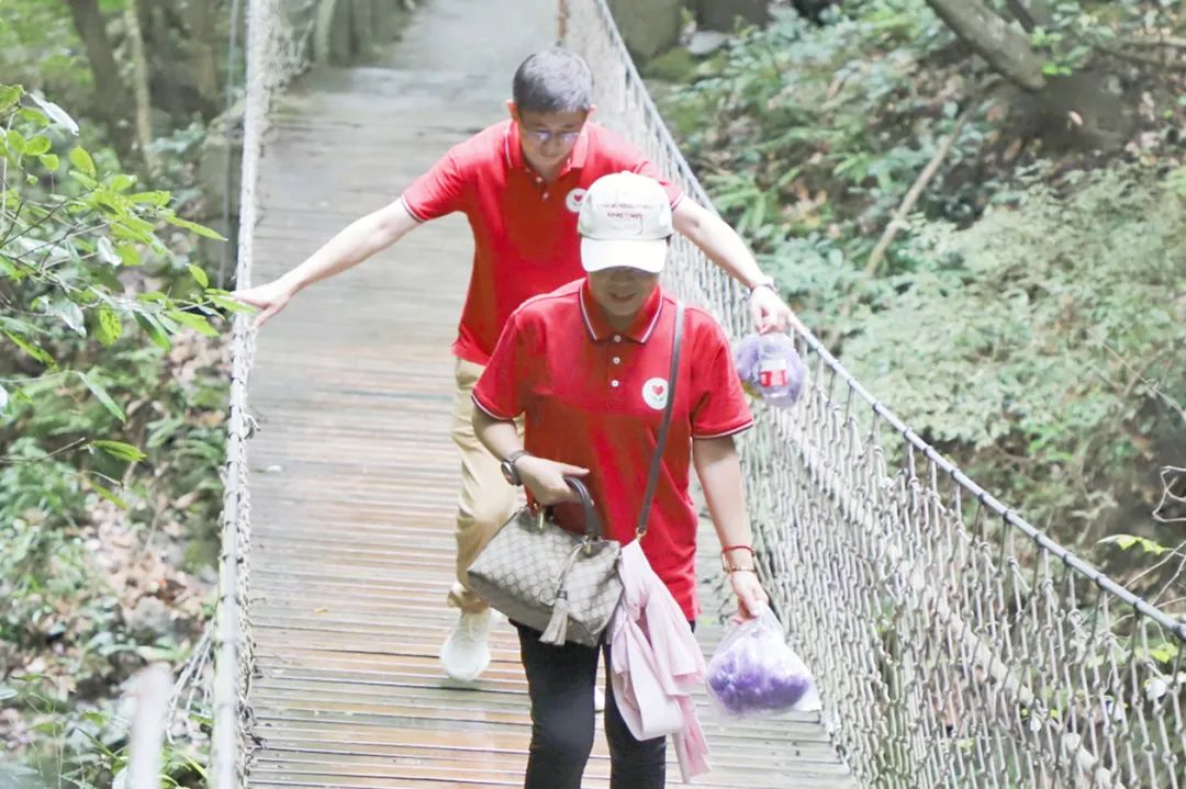 火热夏日，展团队风华 | 蔡理事长率队赴安徽六安市燕子河大峡谷开展团建活动